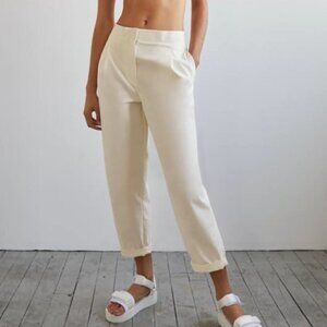Aritzia Wilfred Free Day-Off Pant High-waisted, pleated pants 4
